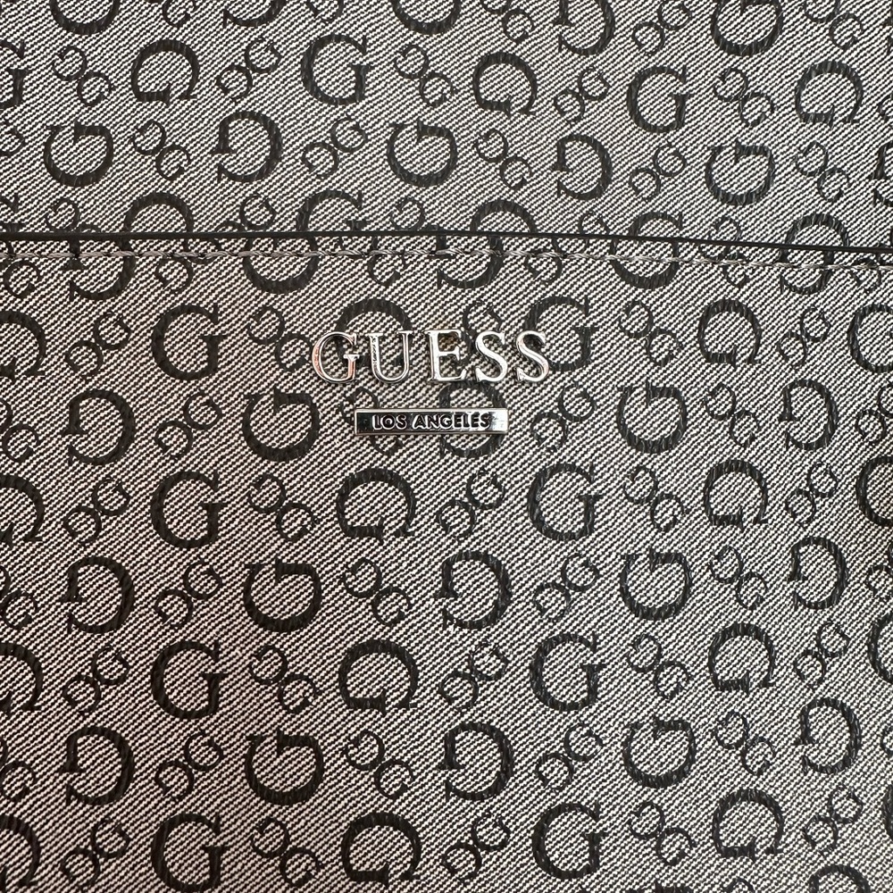 GUESS~ Stylish Large Gray Monogrammed Patterned Tote Bag w/Beige Lining - Picture 3 of 14
